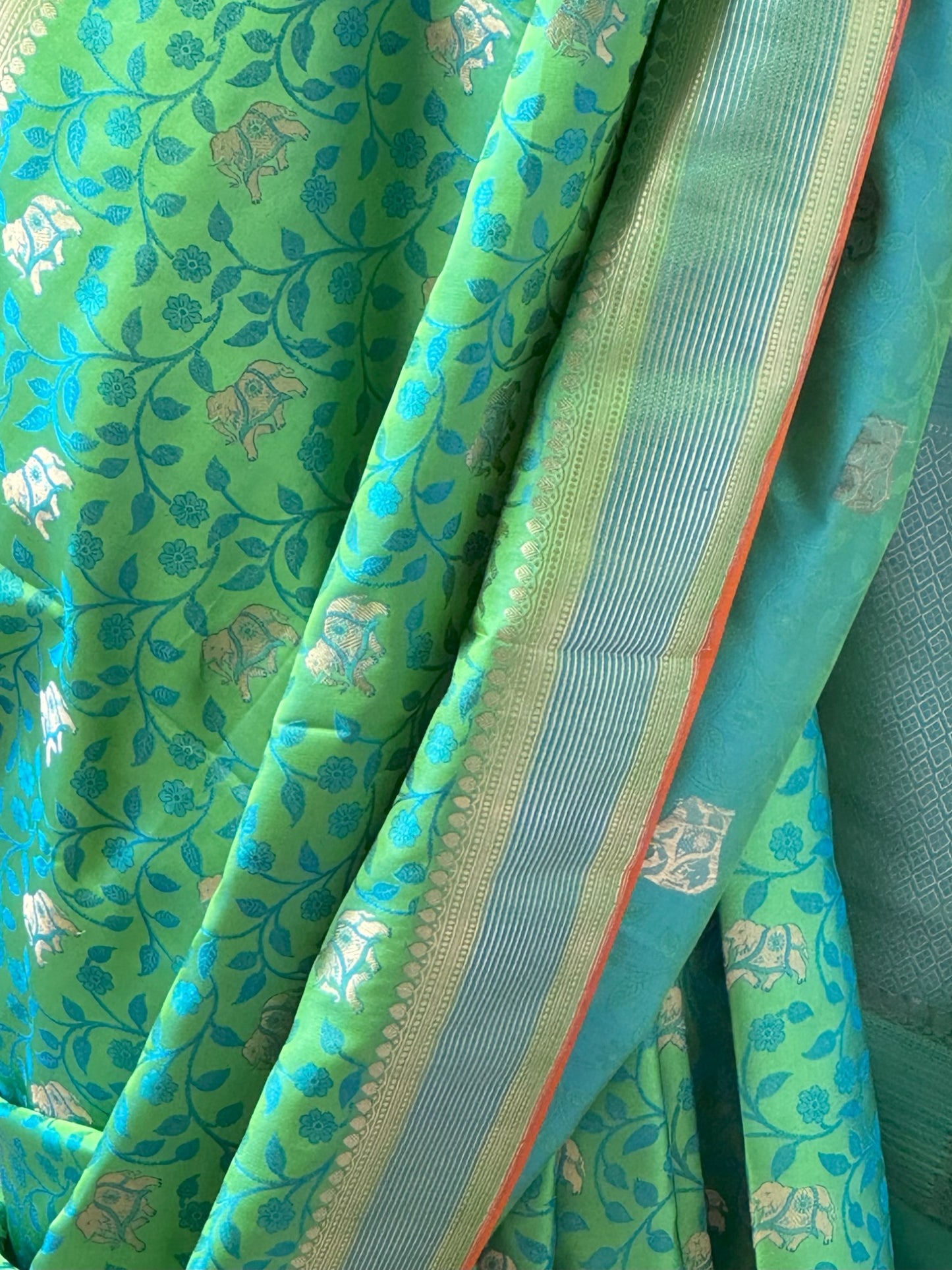 Majestic Radiance | Tanchoi Saree